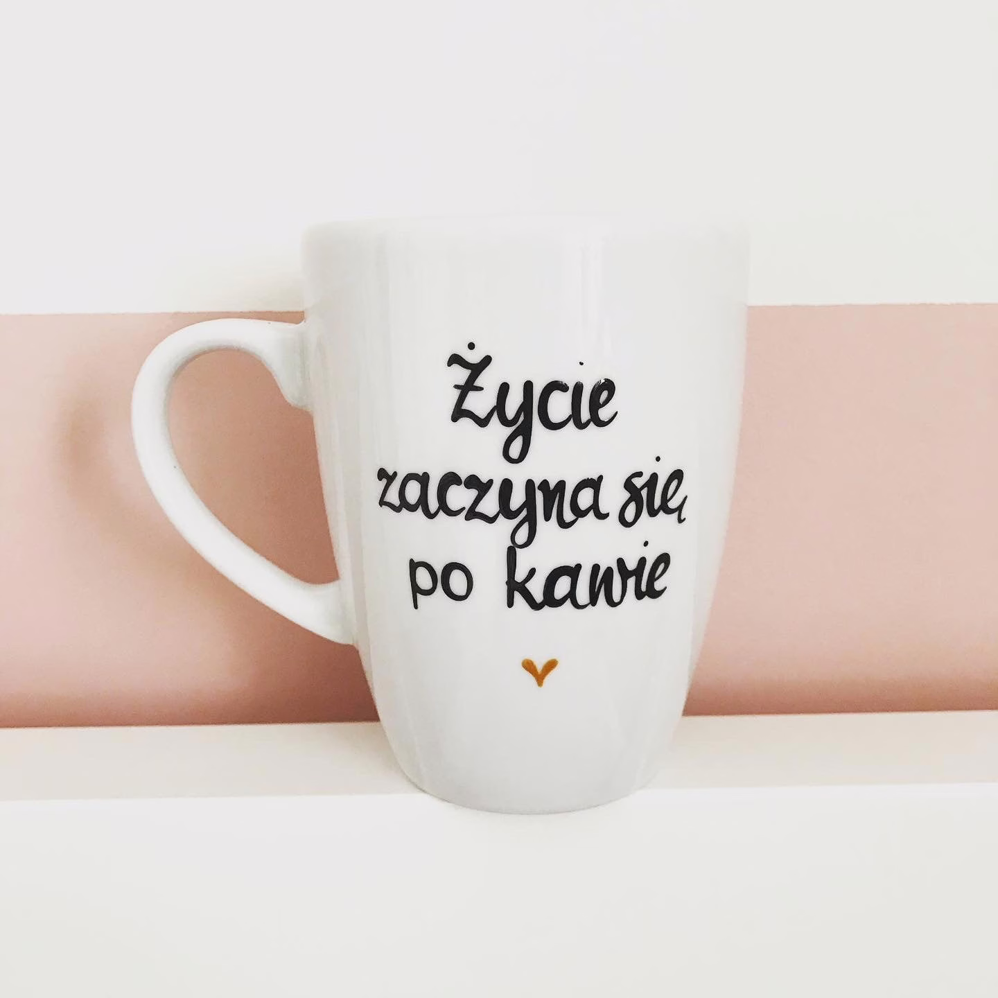 Kubek Życie zaczyna się po kawie – ręcznie zdobiona porcelana Kika Handmade Kubek Życie zaczyna się po kawie – ręcznie zdobiona porcelana Kika Handmade