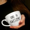 Kubek Sorry I’m awesome – ręcznie zdobiona porcelana Kika Handmade