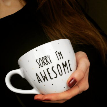 Kubek Sorry I’m awesome – ręcznie zdobiona porcelana Kika Handmade Kubek Sorry I’m awesome – ręcznie zdobiona porcelana Kika Handmade