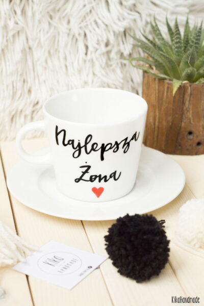 Filiżanka Najlepsza Żona – ręcznie zdobiona porcelana Kika Handmade