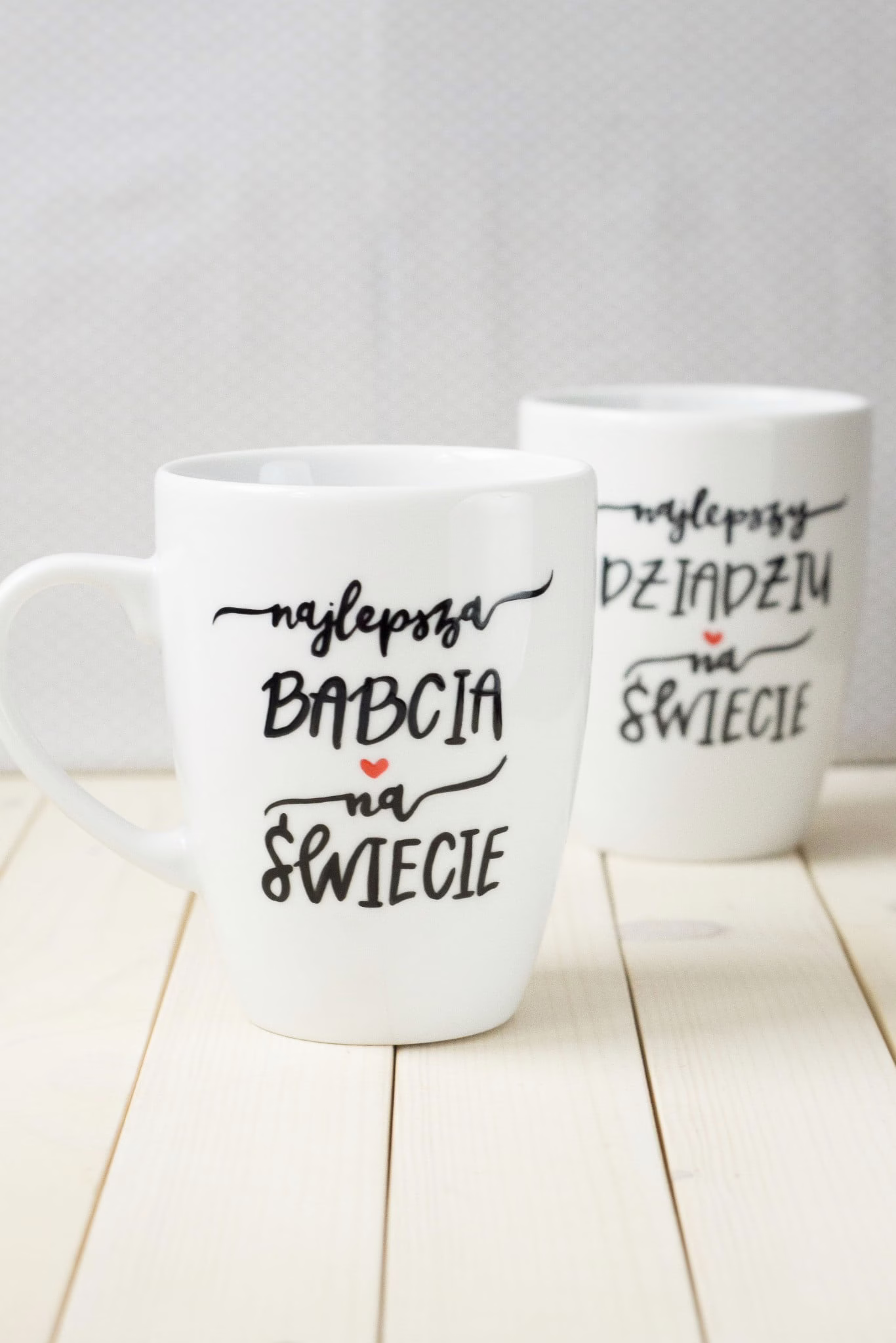 Kubek Najlepsza Babcia na Świecie – ręcznie zdobiona porcelana Kika Handmade Kubek Najlepsza Babcia na Świecie – ręcznie zdobiona porcelana Kika Handmade