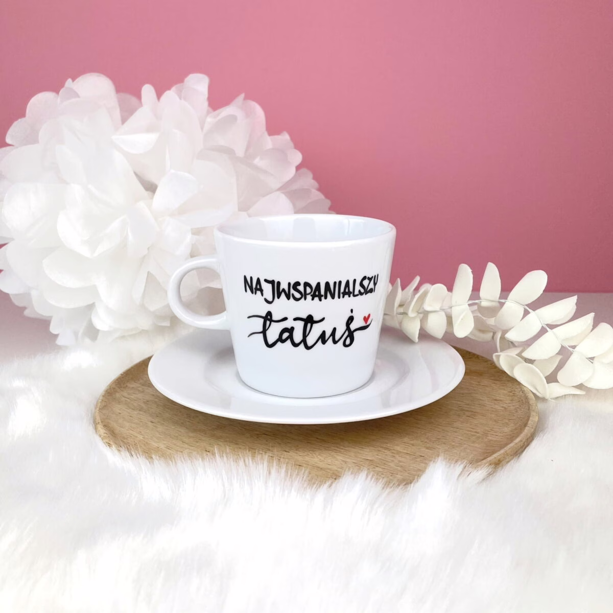 Filiżanka Najwspanialszy Tatuś – ręcznie zdobiona porcelana Kika Handmade Filiżanka Najwspanialszy Tatuś – ręcznie zdobiona porcelana Kika Handmade