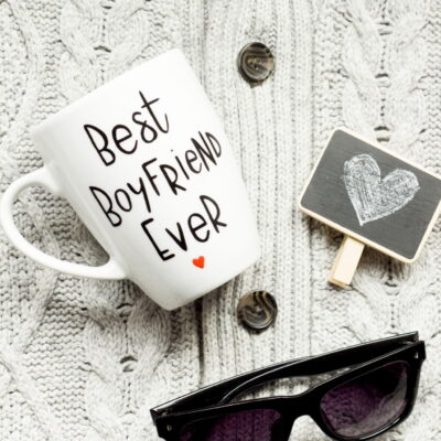 Kubek Best Boyfriend Ever – ręcznie zdobiona porcelana Kika Handmade