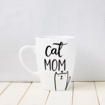 Kubek Cat Mom – ręcznie zdobiona porcelana Kika Handmade