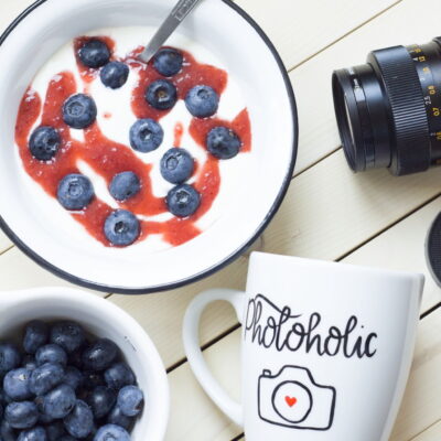 Kubek Photoholic – ręcznie zdobiona porcelana Kika Handmade