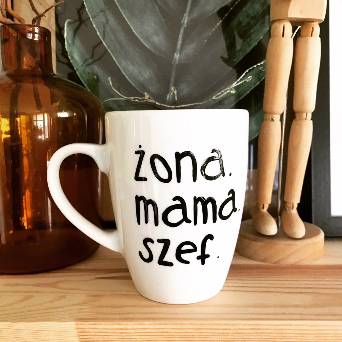 Kubek Żona. Mama. Szef. – ręcznie zdobiona porcelana Kika Handmade Kubek Żona. Mama. Szef. – ręcznie zdobiona porcelana Kika Handmade