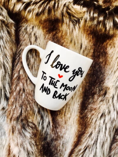 Kubek I love You to the moon and back – ręcznie zdobiona porcelana Kika Handmade