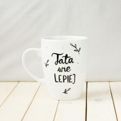 Kubek Tata wie LEPIEJ – ręcznie zdobiona porcelana Kika Handmade