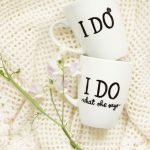 Zestaw kubków ślubnych I DO – ręcznie zdobiona porcelana Kika Handmade