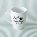 Kubek Mountains Lover – ręcznie zdobiona porcelana Kika Handmade