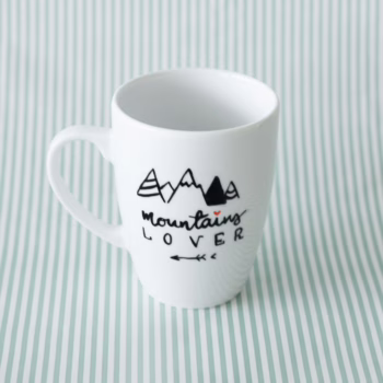 Kubek Mountains Lover – ręcznie zdobiona porcelana Kika Handmade