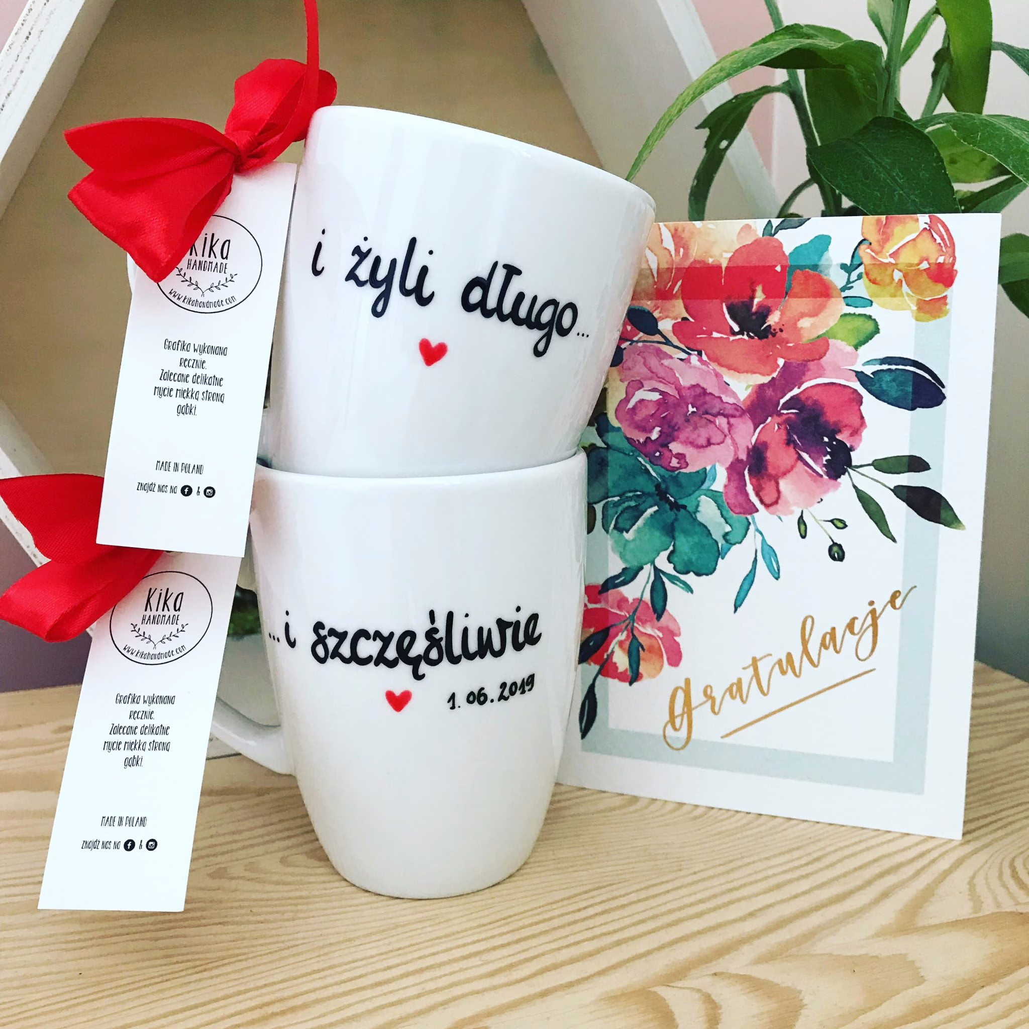 Zestaw kubków I żyli długo i szczęśliwie – ręcznie zdobiona porcelana Kika Handmade Zestaw kubków I żyli długo i szczęśliwie – ręcznie zdobiona porcelana Kika Handmade