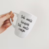 Kubek Tak wiele książek – ręcznie zdobiona porcelana Kika Handmade