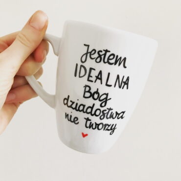 Kubek IDEALNEJ kobiety – ręcznie zdobiona porcelana Kika Handmade