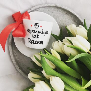 Filiżanka Rocznica – ręcznie zdobiona porcelana Kika Handmade