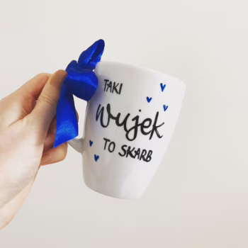 Kubek Wujek to skarb – ręcznie zdobiona porcelana Kika Handmade