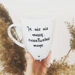 Kubek Ja nic nie muszę – ręcznie zdobiona porcelana Kika Handmade