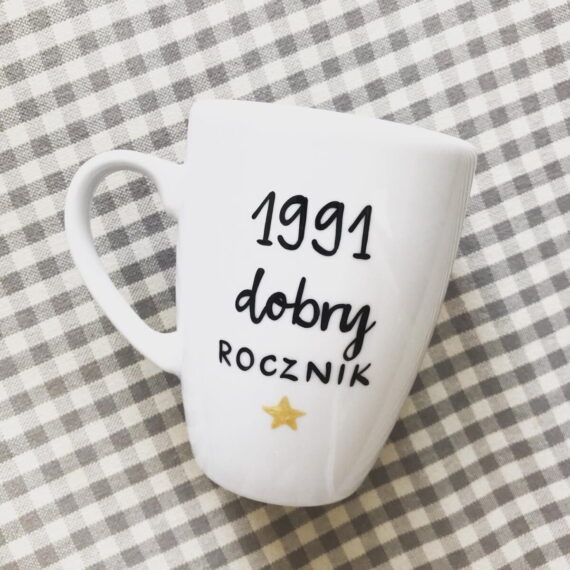 Kubek na urodziny Dobry rocznik – ręcznie zdobiona porcelana Kika Handmade