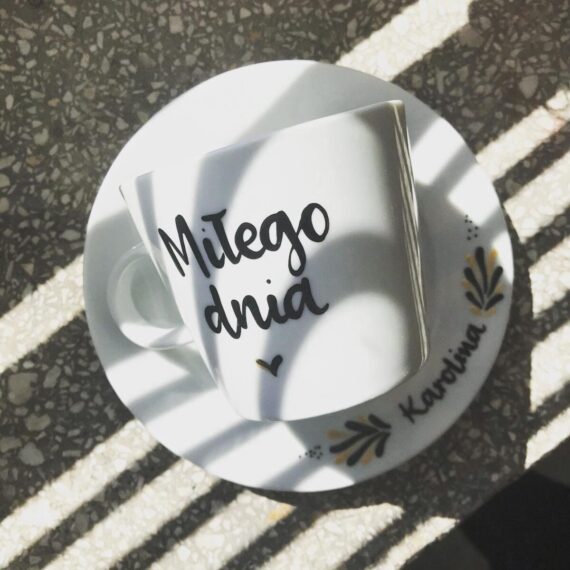 Filiżanka Miłego dnia – ręcznie zdobiona porcelana Kika Handmade