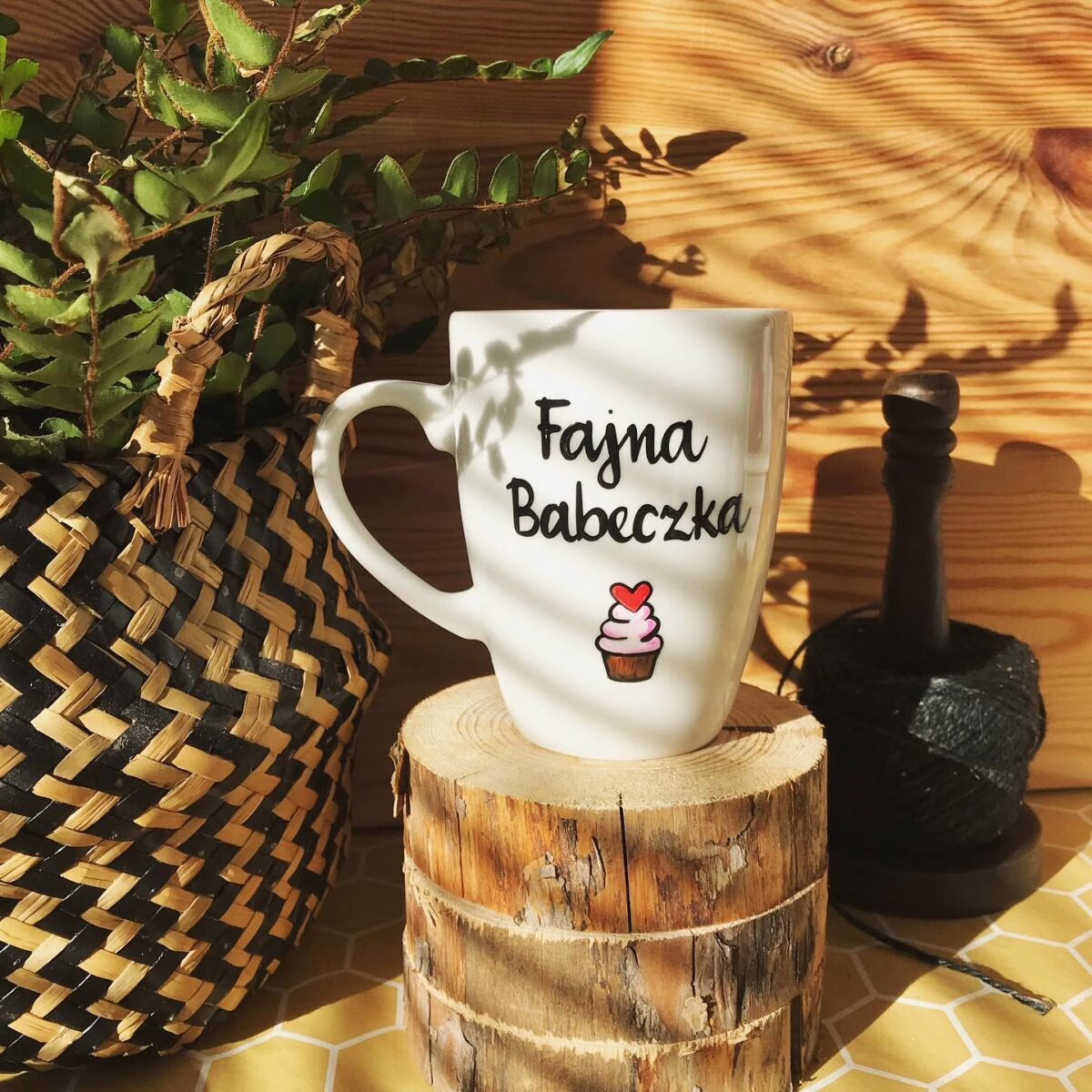 Kubek Fajna babeczka – ręcznie zdobiona porcelana Kika Handmade Kubek Fajna babeczka – ręcznie zdobiona porcelana Kika Handmade