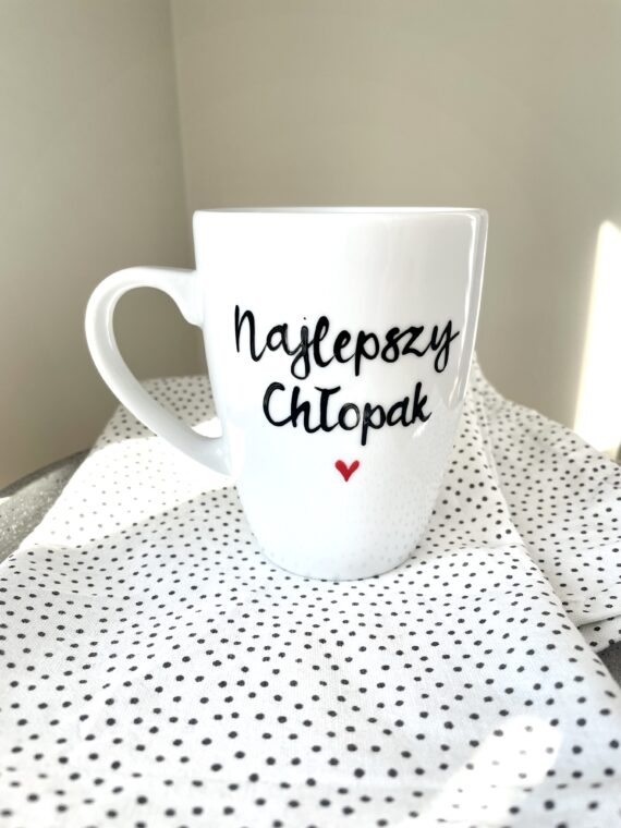 Kubek Najlepszy Chłopak – ręcznie zdobiona porcelana Kika Handmade