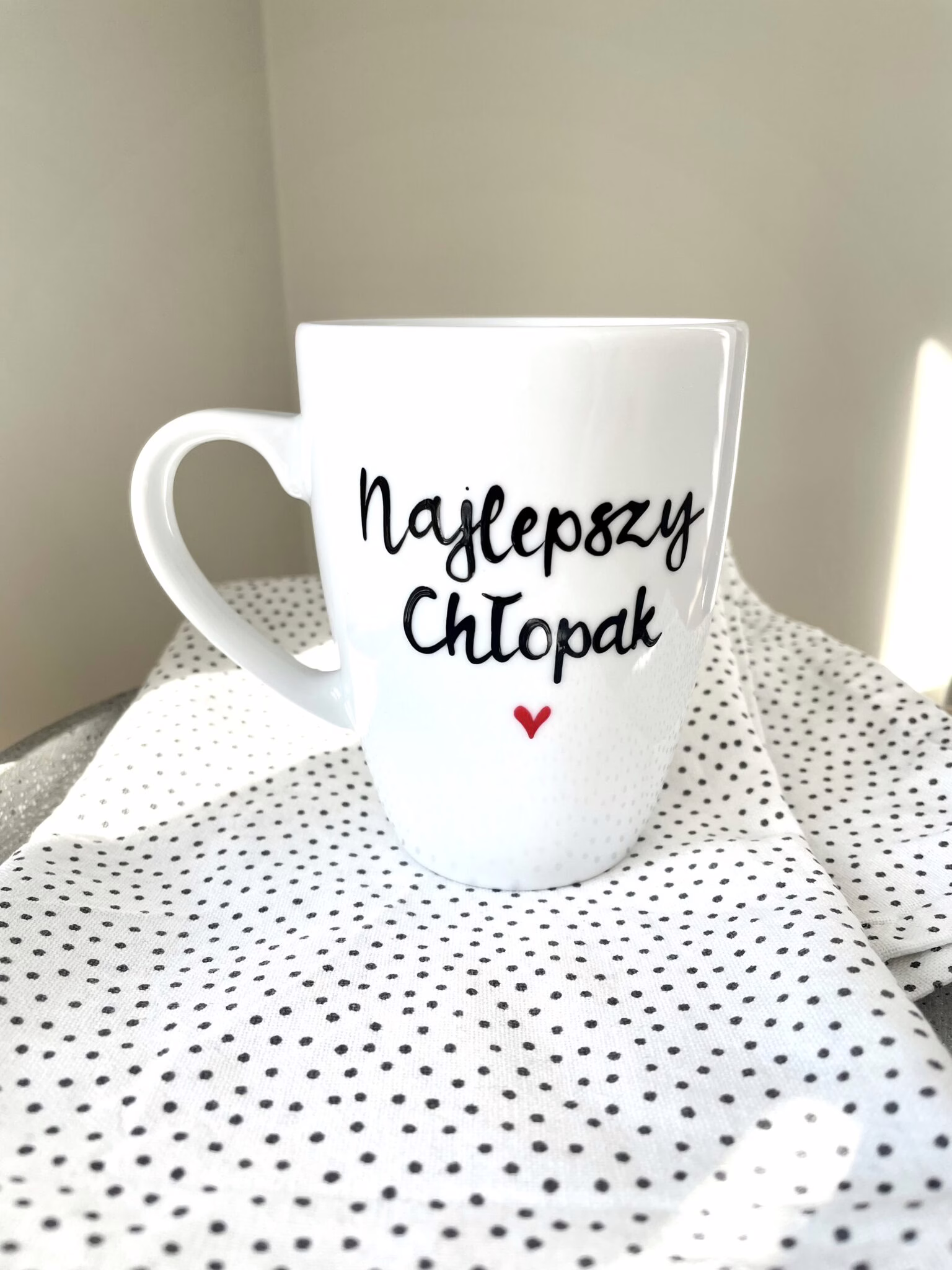 Kubek Najlepszy Chłopak – ręcznie zdobiona porcelana Kika Handmade Kubek Najlepszy Chłopak – ręcznie zdobiona porcelana Kika Handmade