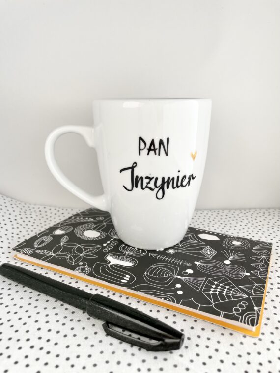 Kubek Pan Inżynier – ręcznie zdobiona porcelana Kika Handmade