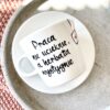Filiżanka Praca nie ucieknie – ręcznie zdobiona porcelana Kika Handmade