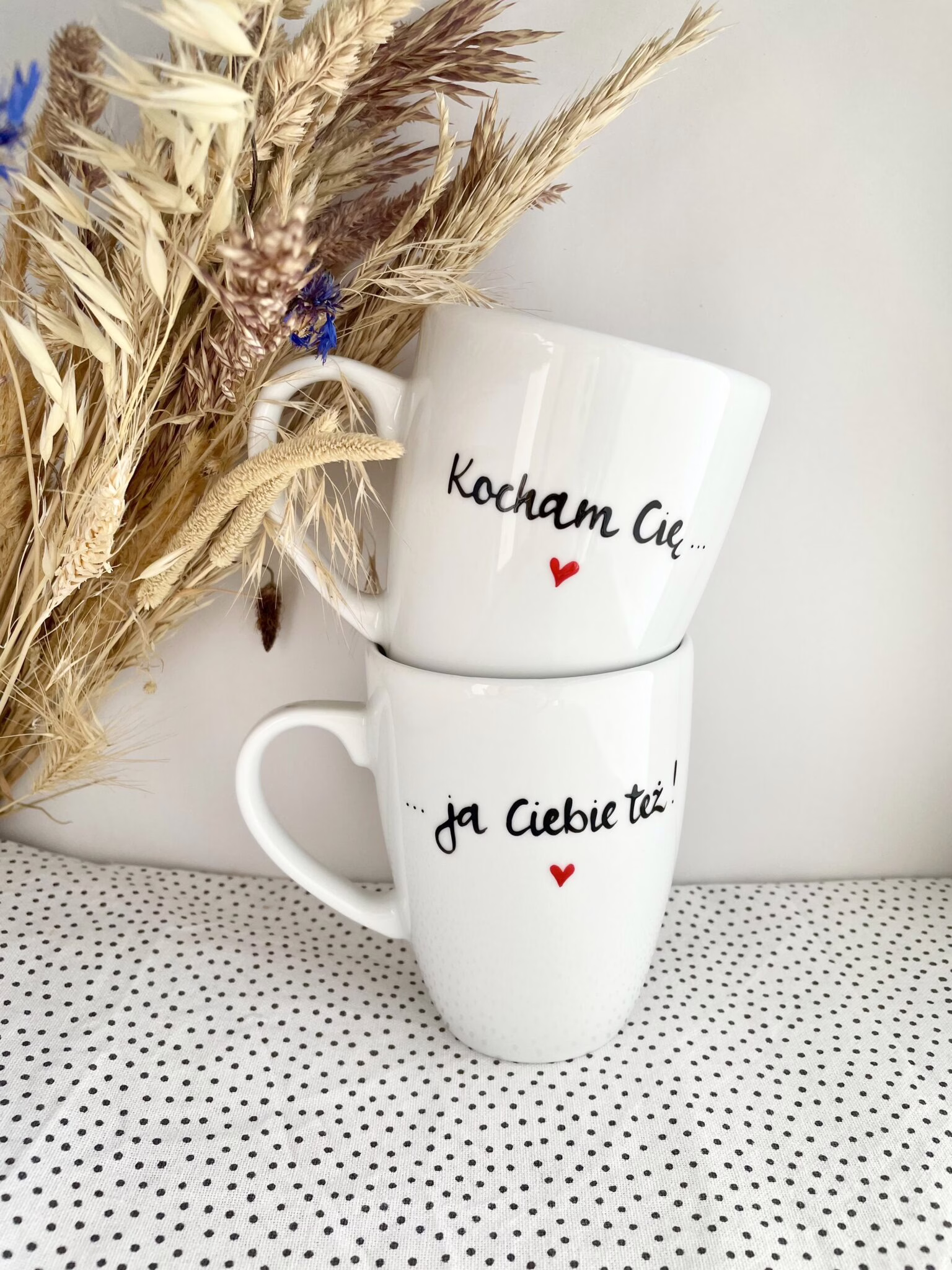 Zestaw kubków Kocham Cię … ja Ciebie też – ręcznie zdobiona porcelana Kika Handmade Zestaw kubków Kocham Cię … ja Ciebie też – ręcznie zdobiona porcelana Kika Handmade