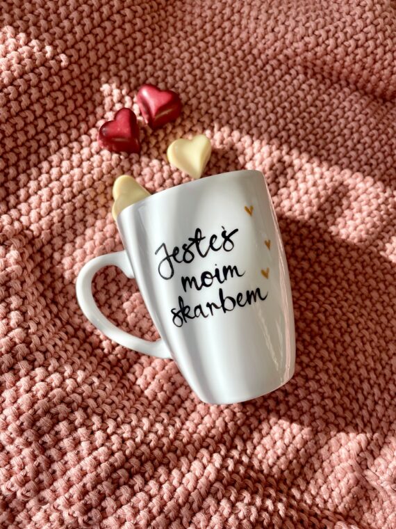 Kubek Jesteś moim skarbem – ręcznie zdobiona porcelana Kika Handmade