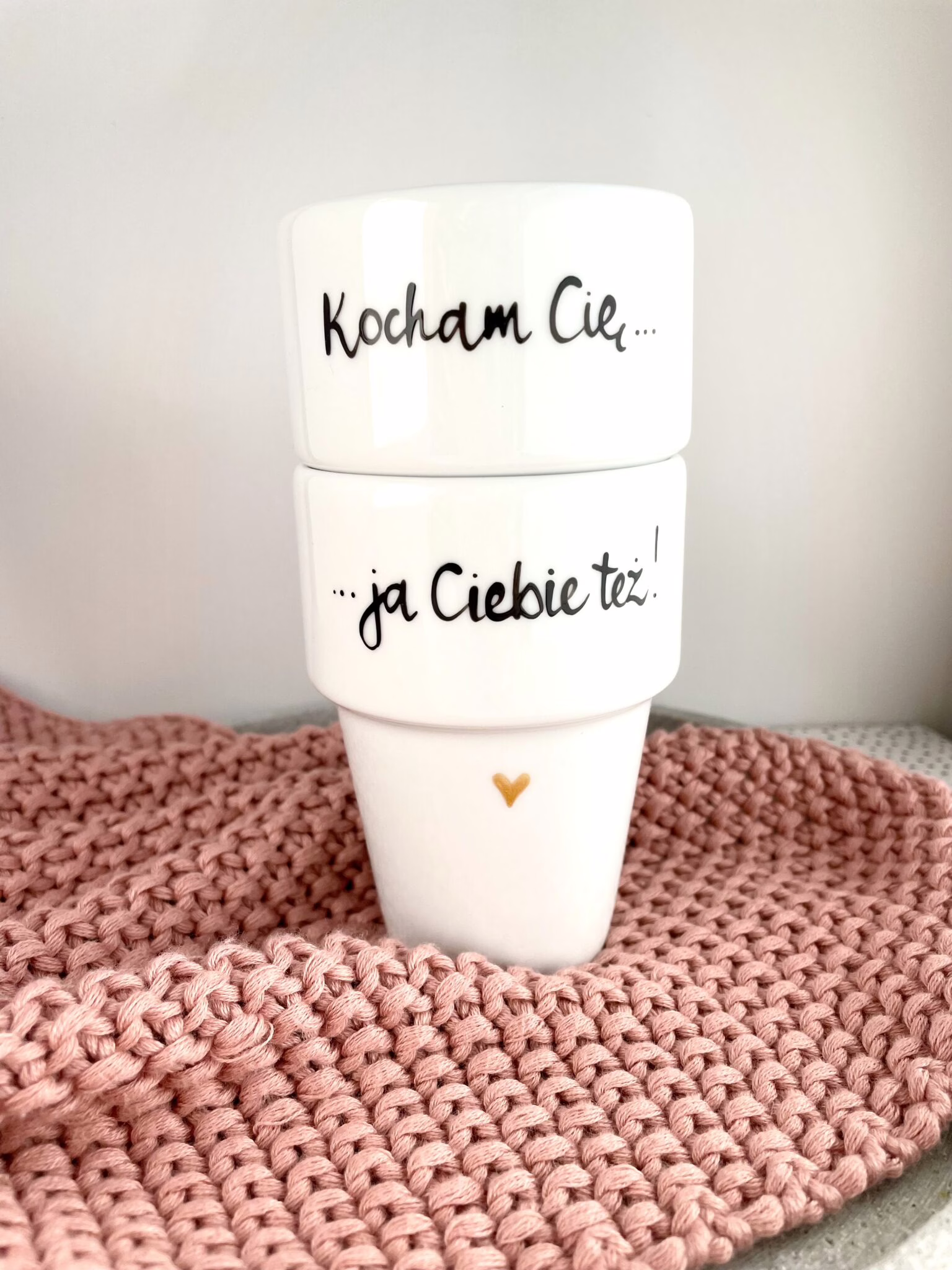 Zestaw kubków bez ucha Kocham Cię … ja Ciebie też – ręcznie zdobiona porcelana Kika Handmade