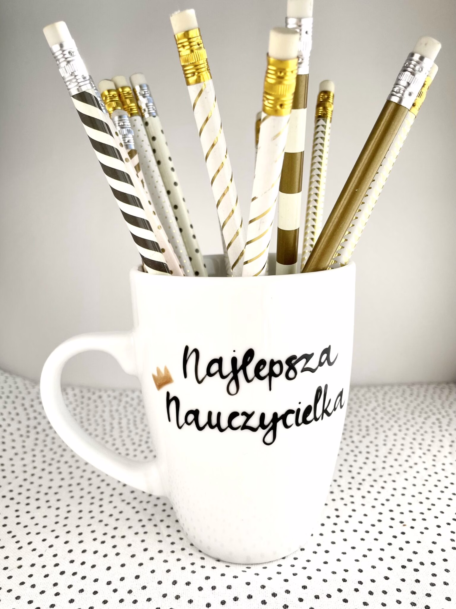 Kubek Najlepsza Nauczycielka – ręcznie zdobiona porcelana Kika Handmade Kubek Najlepsza Nauczycielka – ręcznie zdobiona porcelana Kika Handmade