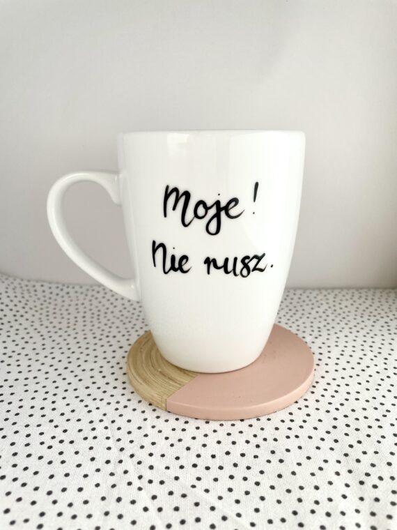 Kubek Moje. Nie rusz! – ręcznie zdobiona porcelana Kika Handmade