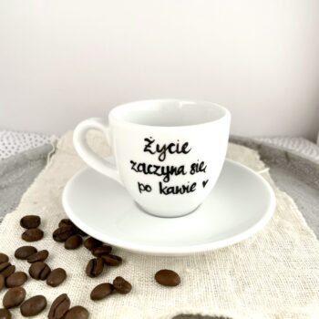 Filiżanka espresso Życie zaczyna się po kawie – ręcznie zdobiona porcelana Kika Handmade