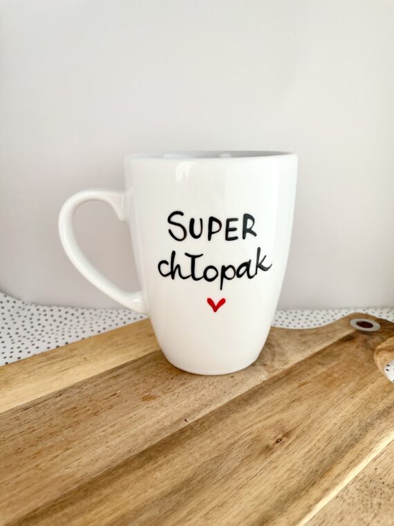 Kubek SUPER chłopak – ręcznie zdobiona porcelana Kika Handmade