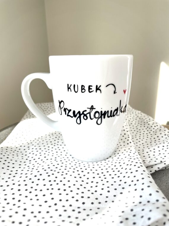 Kubek Przystojniaka – ręcznie zdobiona porcelana Kika Handmade