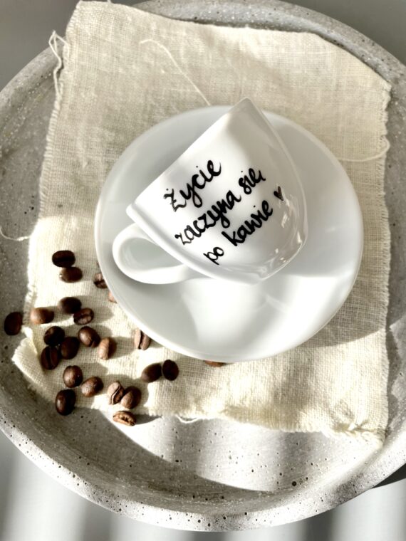 Filiżanka espresso Życie zaczyna się po kawie – ręcznie zdobiona porcelana Kika Handmade