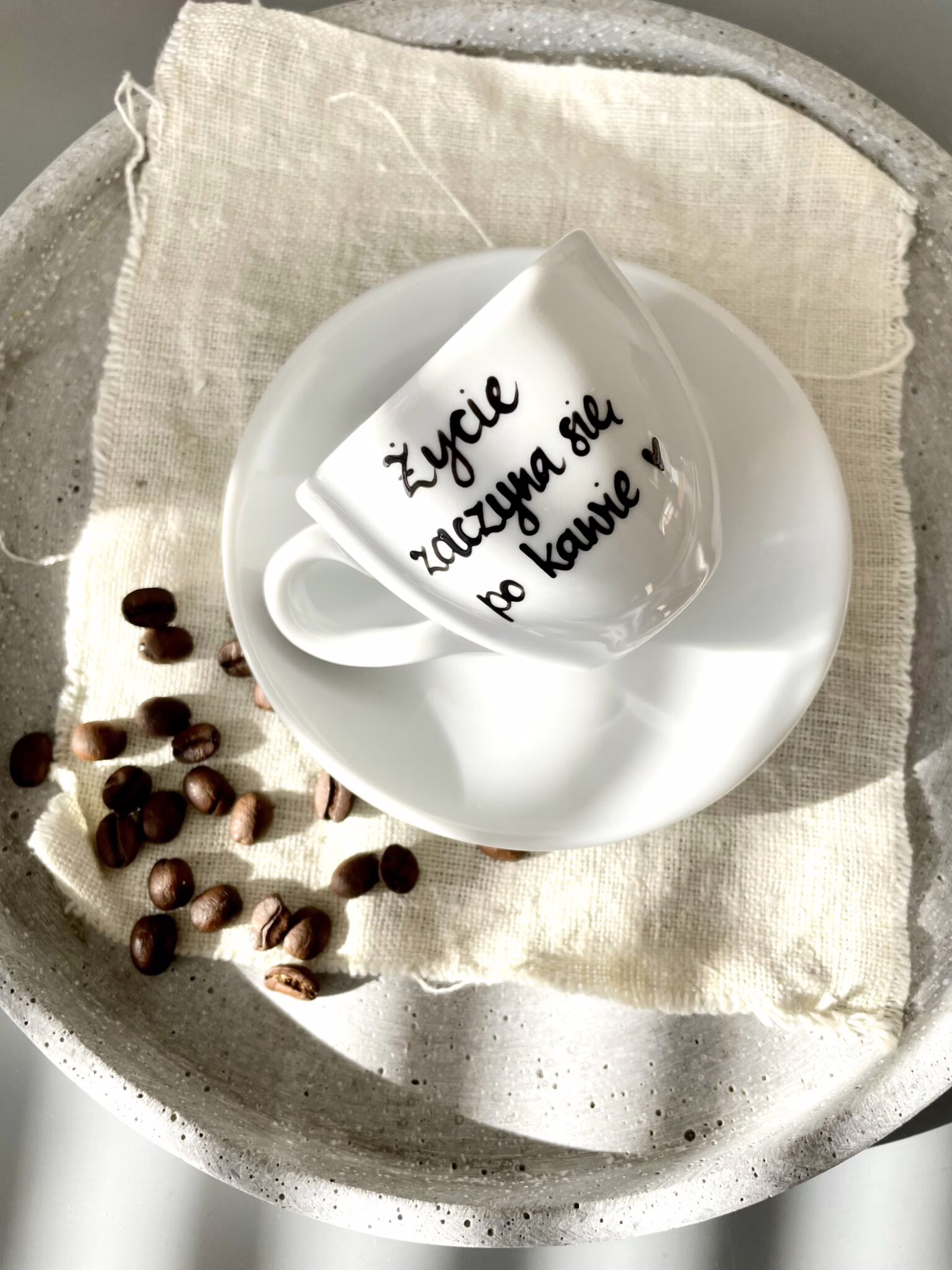Filiżanka espresso Życie zaczyna się po kawie – ręcznie zdobiona porcelana Kika Handmade Filiżanka espresso Życie zaczyna się po kawie – ręcznie zdobiona porcelana Kika Handmade