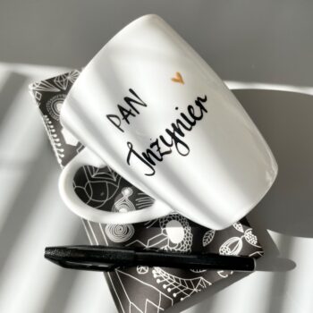 Kubek Pan Inżynier – ręcznie zdobiona porcelana Kika Handmade