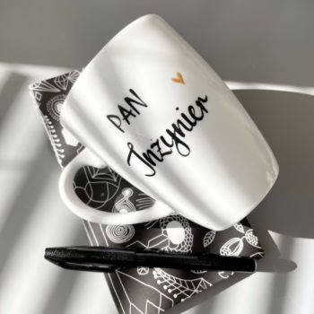 Kubek Pan Inżynier – ręcznie zdobiona porcelana Kika Handmade