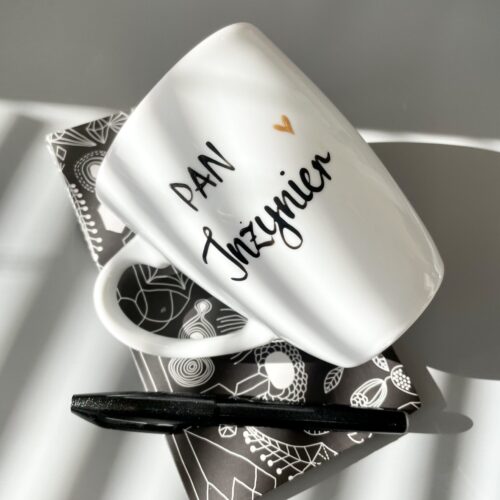 Kubek Pan Inżynier – ręcznie zdobiona porcelana Kika Handmade