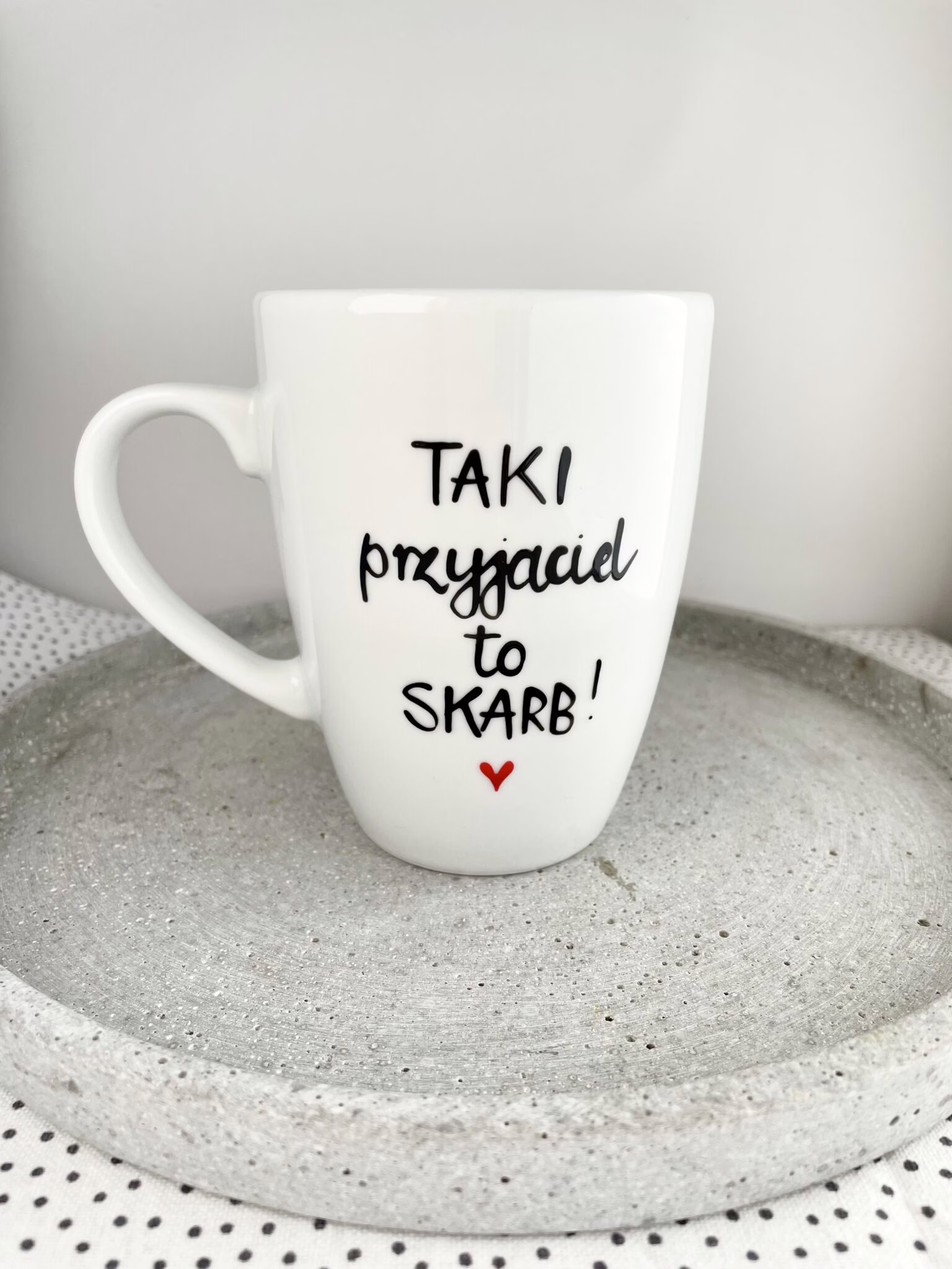 Kubek Taki przyjaciel to skarb – ręcznie zdobiona porcelana Kika Handmade Kubek Taki przyjaciel to skarb – ręcznie zdobiona porcelana Kika Handmade