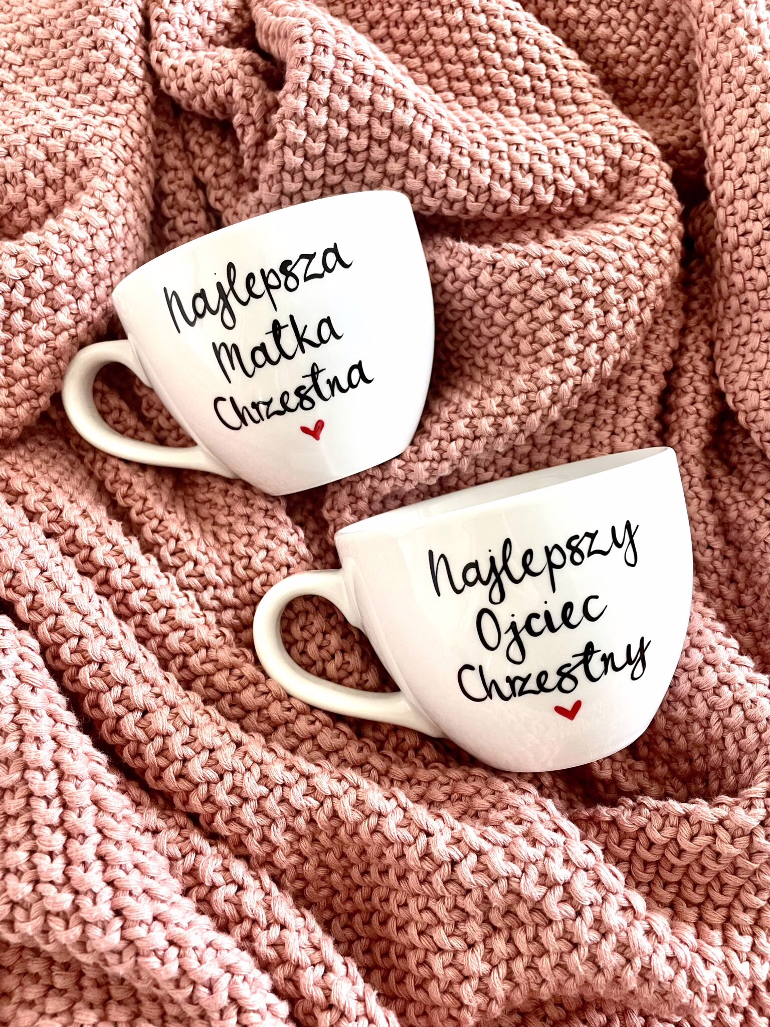 Zestaw kubków dla najlepszych Chrzestnych – ręcznie zdobiona porcelana Kika Handmade Zestaw kubków dla najlepszych Chrzestnych – ręcznie zdobiona porcelana Kika Handmade