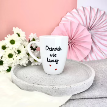Kubek Dziadek wie lepiej – ręcznie zdobiona porcelana Kika Handmade