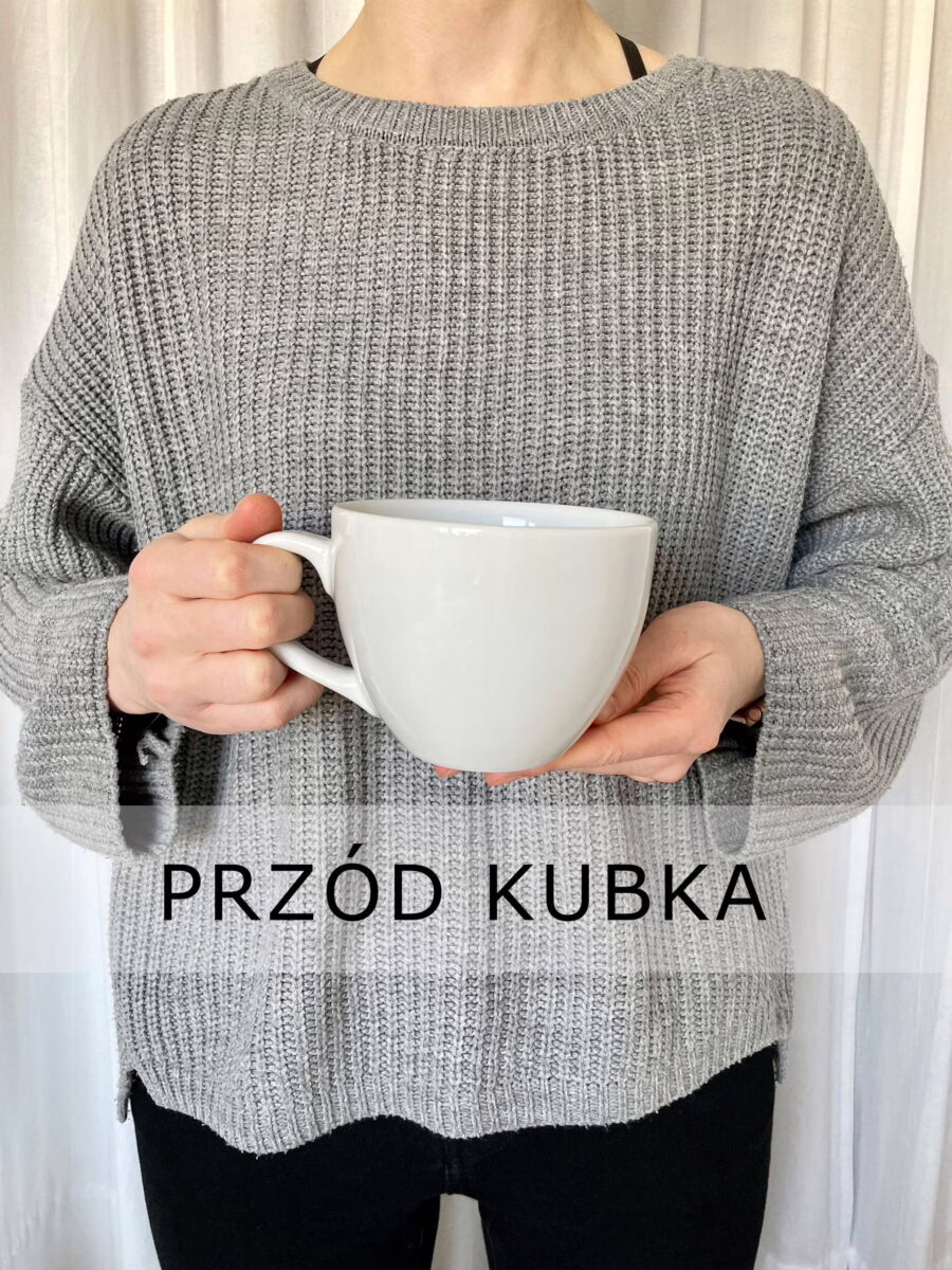 Kubek 500 ml z Twoim napisem – ręcznie zdobiona porcelana Kika Handmade