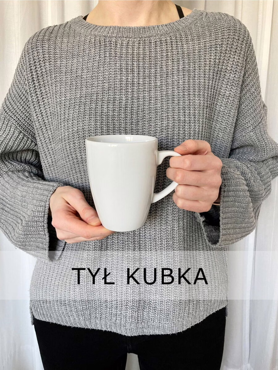 Kubek 360 ml z Twoim napisem – ręcznie zdobiona porcelana Kika Handmade