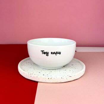 Miseczka 550 ml z Twoim napisem – ręcznie zdobiona porcelana Kika Handmade