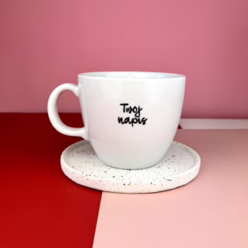 Kubek 1L z Twoim napisem – ręcznie zdobiona porcelana Kika Handmade