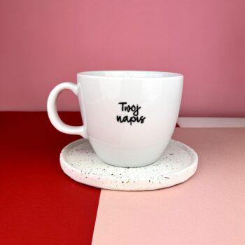 Kubek 1L z Twoim napisem – ręcznie zdobiona porcelana Kika Handmade