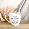Kubek Praca nie ucieknie 300 ml – ręcznie zdobiona porcelana Kika Handmade
